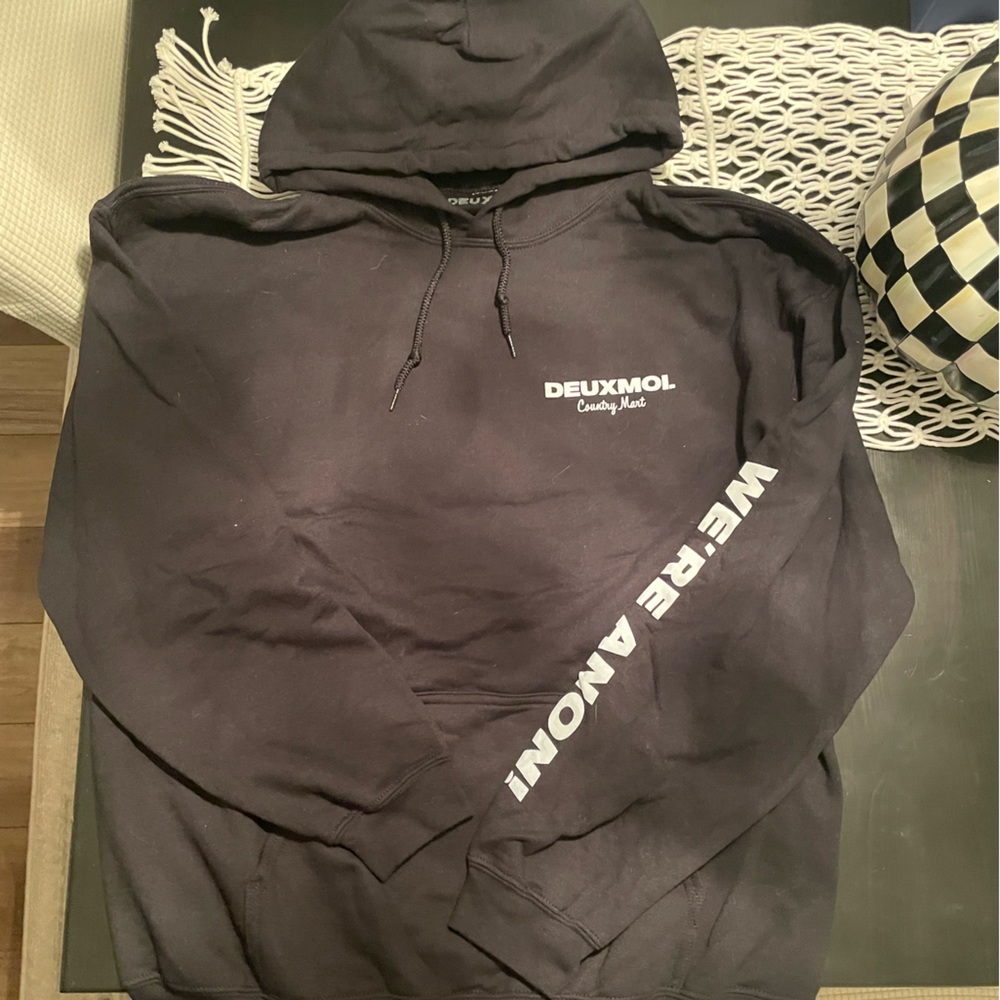 DeuxMoi Large Latest Country Mart Hooded Sweatshirt
